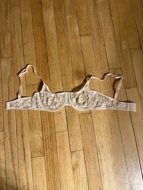 vintage y2k new size 32D - DKNY lace sheee with underwire bra cream color